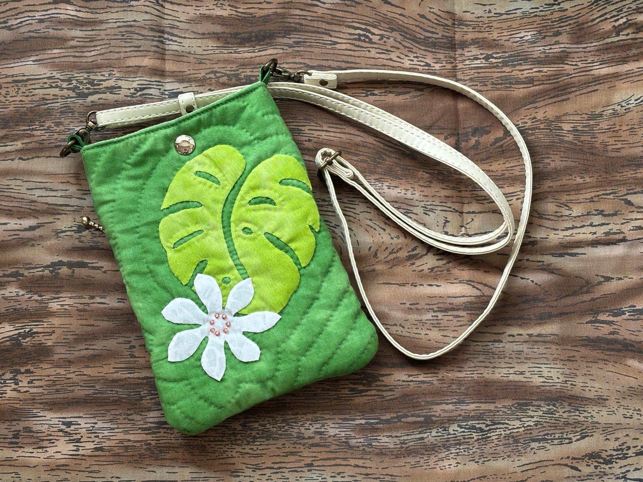 スマホショルダー　ハワイアンキルト　モンステラ