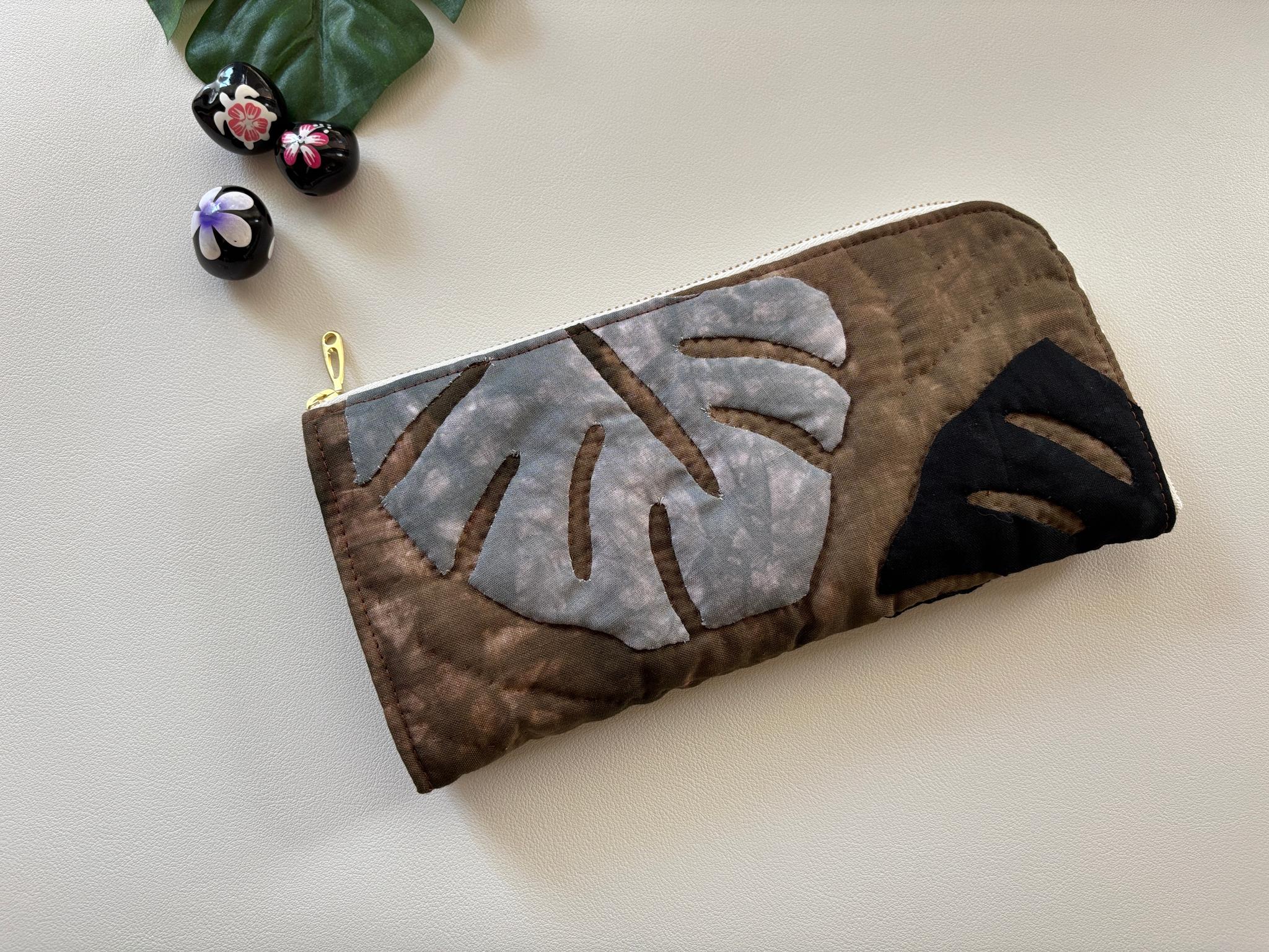 L字ファスナー長財布　コーヒーブラウンモンステラ　ハワイアンキルト